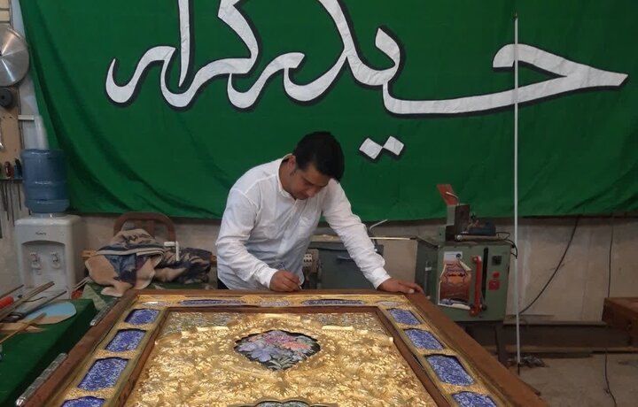 از ساخت کوچک‌ترین قرآن مطلای جهان تا پنجره قتلگاه / ردپای هنرمندان نصف‌جهان در خانه پدری