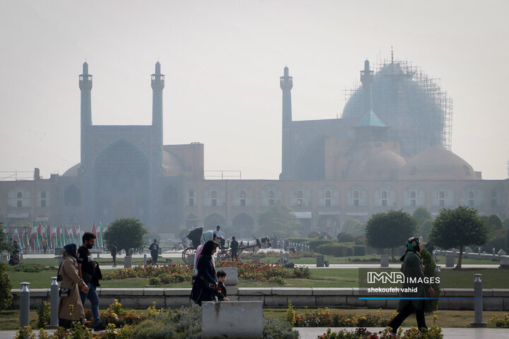 هوای اصفهان برای پنجمین روز پیاپی آلوده است / ۱۴ منطقه همچنان در وضعیت بنفش و قرمز