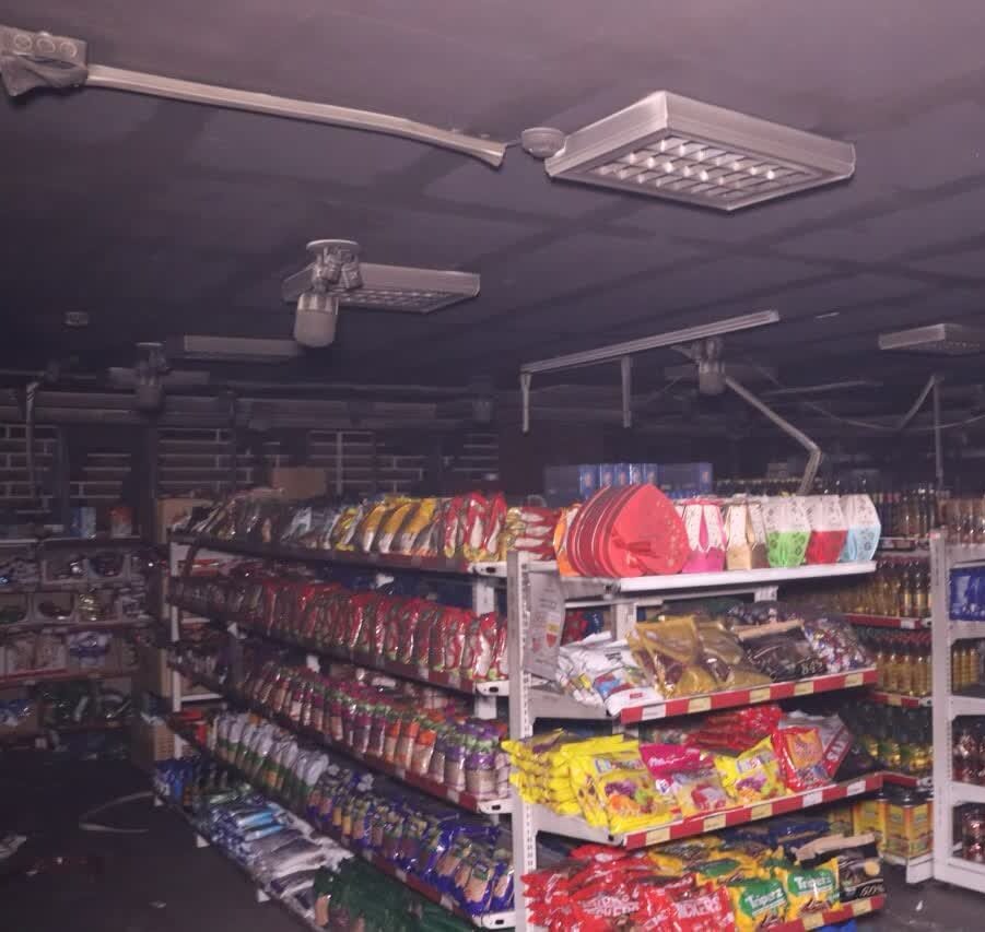 وقوع حریق گسترده در فروشگاه زنجیرهای مواد غذایی در خیابان برازنده + عکس