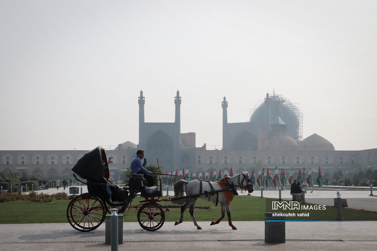 بویین‌میاندشت با کمینه دمای منفی یک / سیاهی آلودگی در آسمان اصفهان ماندگار است