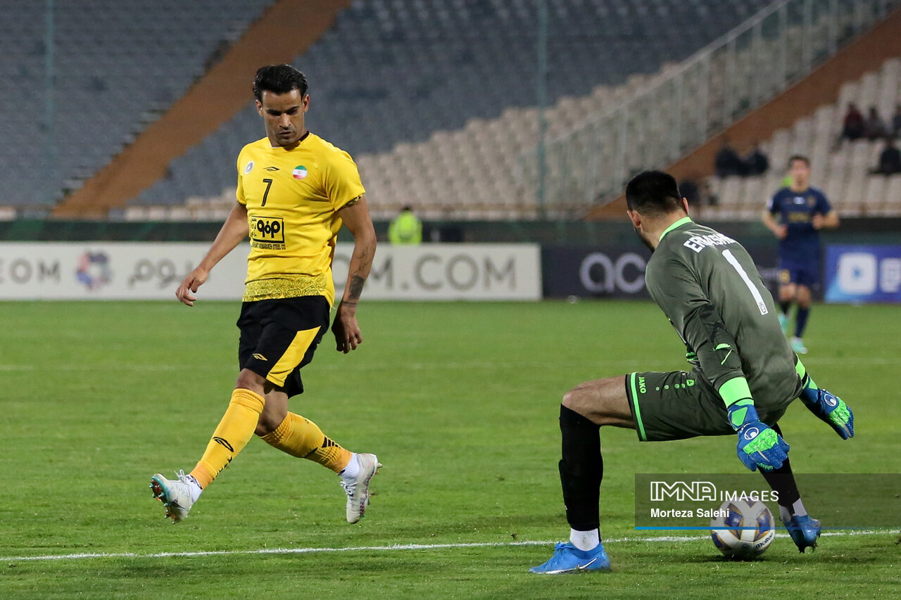 پرسپولیس سرمربی میخواهد، مدعیان به دنبال بازیکن