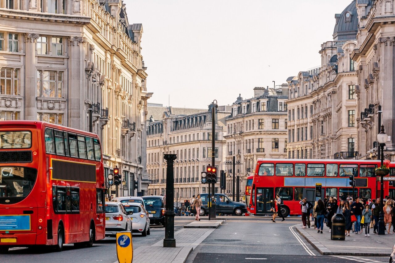 جولان دزدها و بی‌خانمان‌ها در معروف‌ترین خیابان نمادین لندن