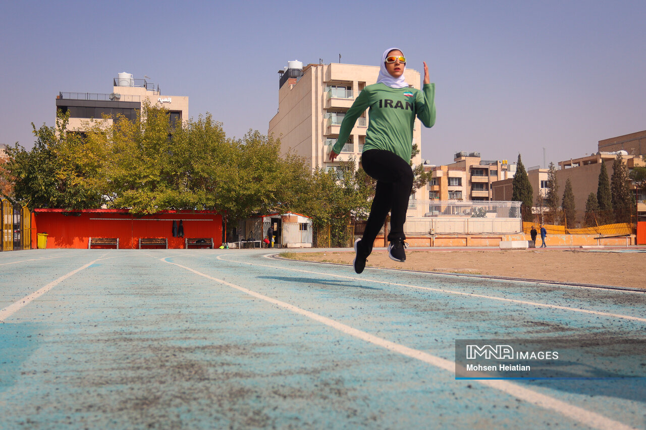 میگفتند دوومیدانی را رها کن/ پیست اصفهان با کف خیابان فرقی ندارد