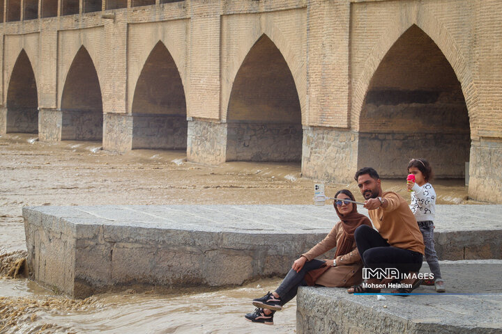 Zayandehroud River Returns, Igniting Boundless Joy Among City Dwellers