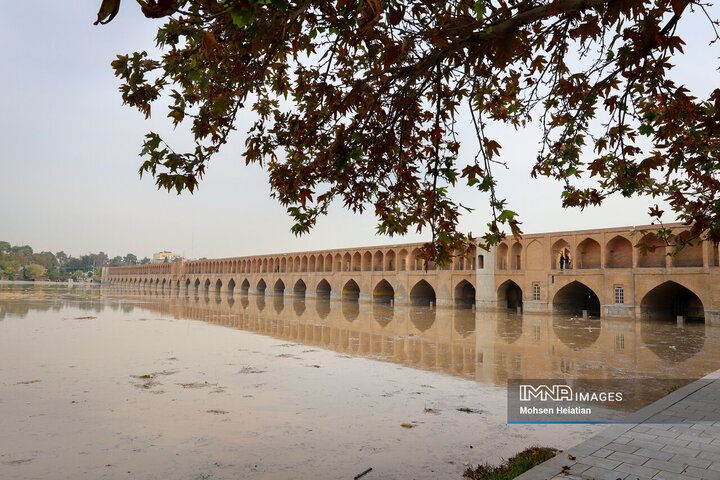 جریان آب زاینده رود شنبه به اصفهان می‌رسد / از استقرار و توقف در بستر رودخانه پرهیز کنید