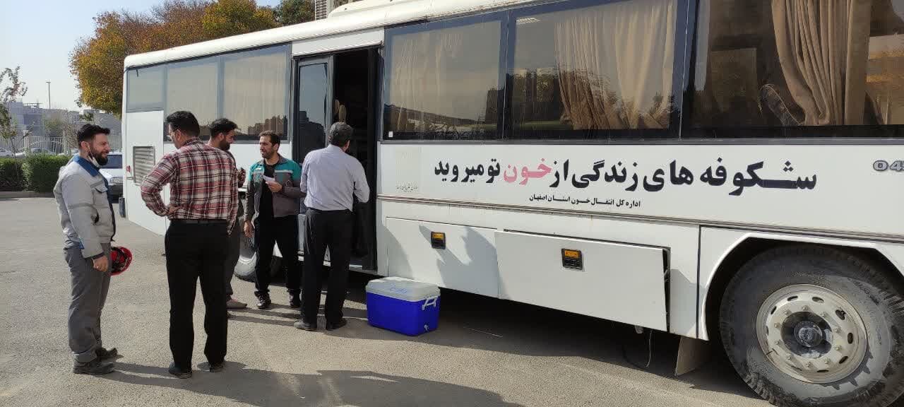 اهدای خون کارکنان پایگاه مقاومت بسیج و کارکنان شرکت متروی منطقه اصفهان