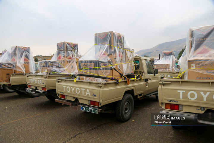 مراسم اهدای جهیزیه به ۵۲۲ نوعروس کردستان
