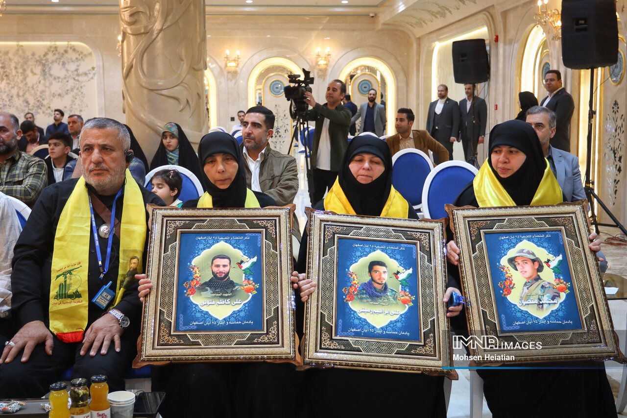 تجلیل از خانواده شهدای مقاومت و ملیپوشانی که مقابل رژیمصهیونیستی بازی نکردند