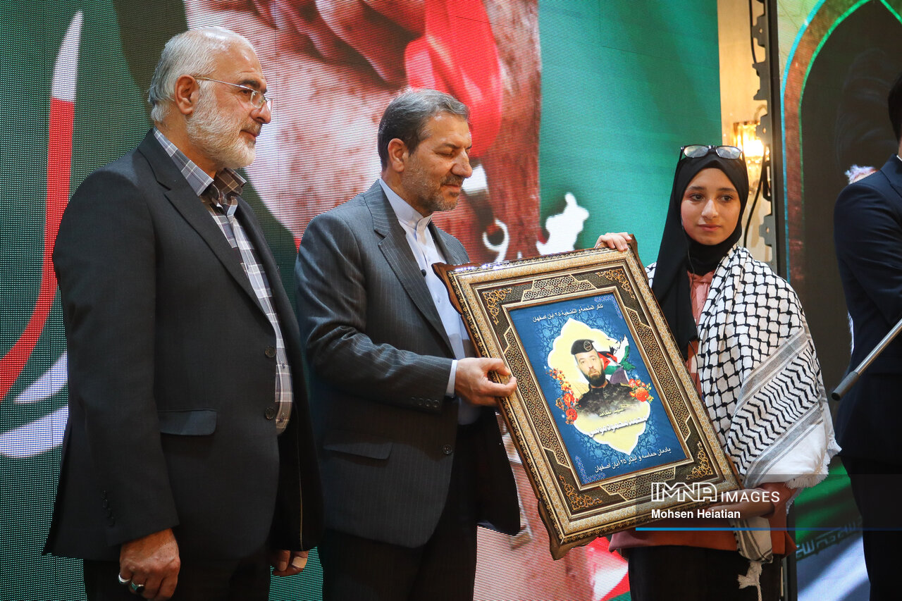 تجلیل از خانواده شهدای مقاومت و ملیپوشانی که مقابل رژیمصهیونیستی بازی نکردند