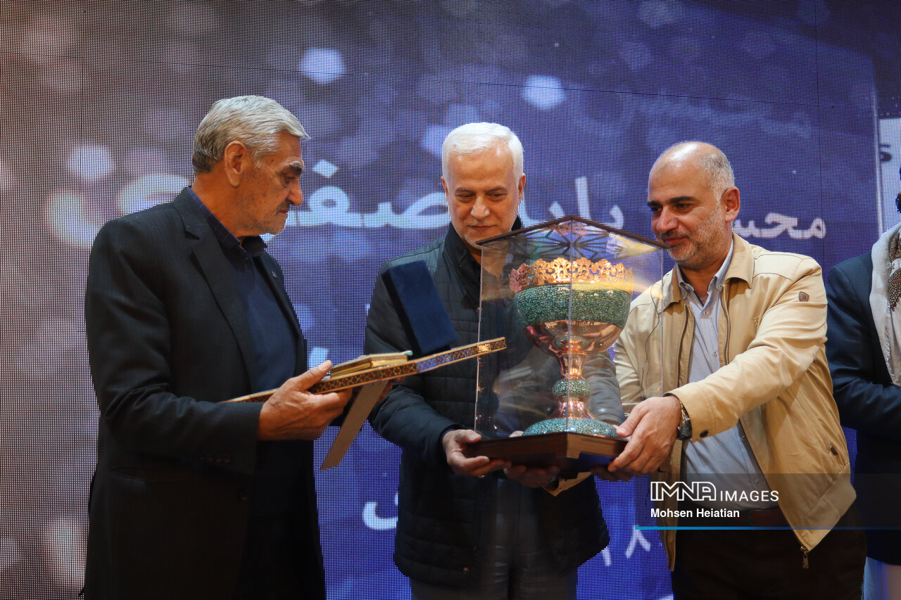 تجلیل از خانواده شهدای مقاومت و ملیپوشانی که مقابل رژیمصهیونیستی بازی نکردند