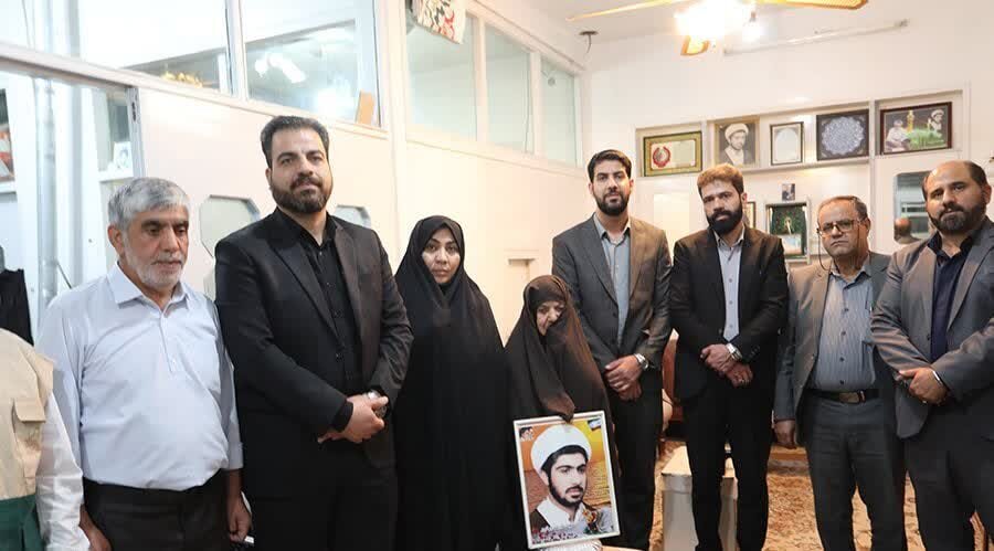 خانواده شهدا پرچمهای برافراشته ایثار و شهادت در شهرها هستند