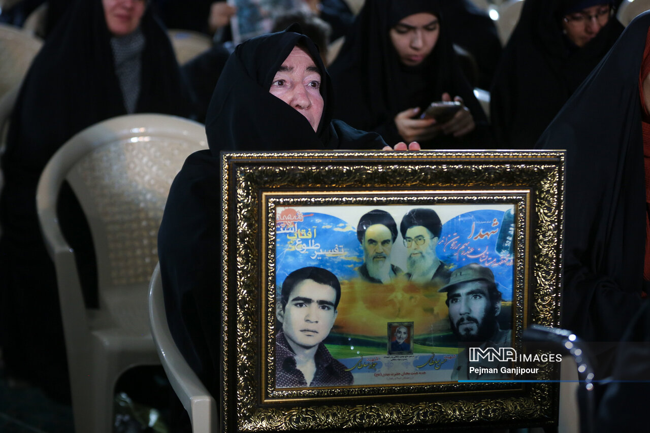 منطقه پرواز/ من مادر و خواهر چهار شهید هستم!