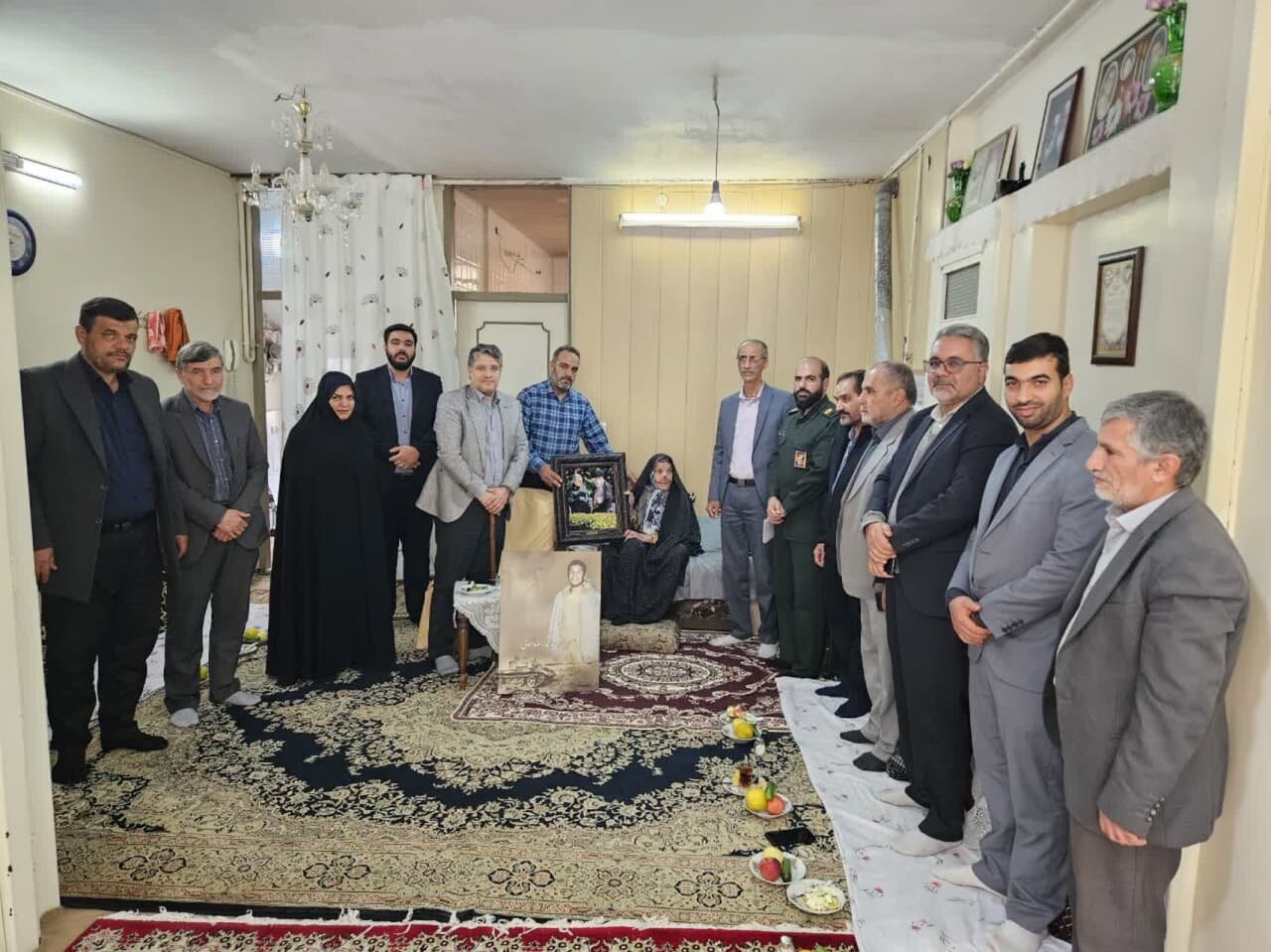 تقدیر از ۲ مادر شهید عملیات محرم در منطقه ۲ اصفهان