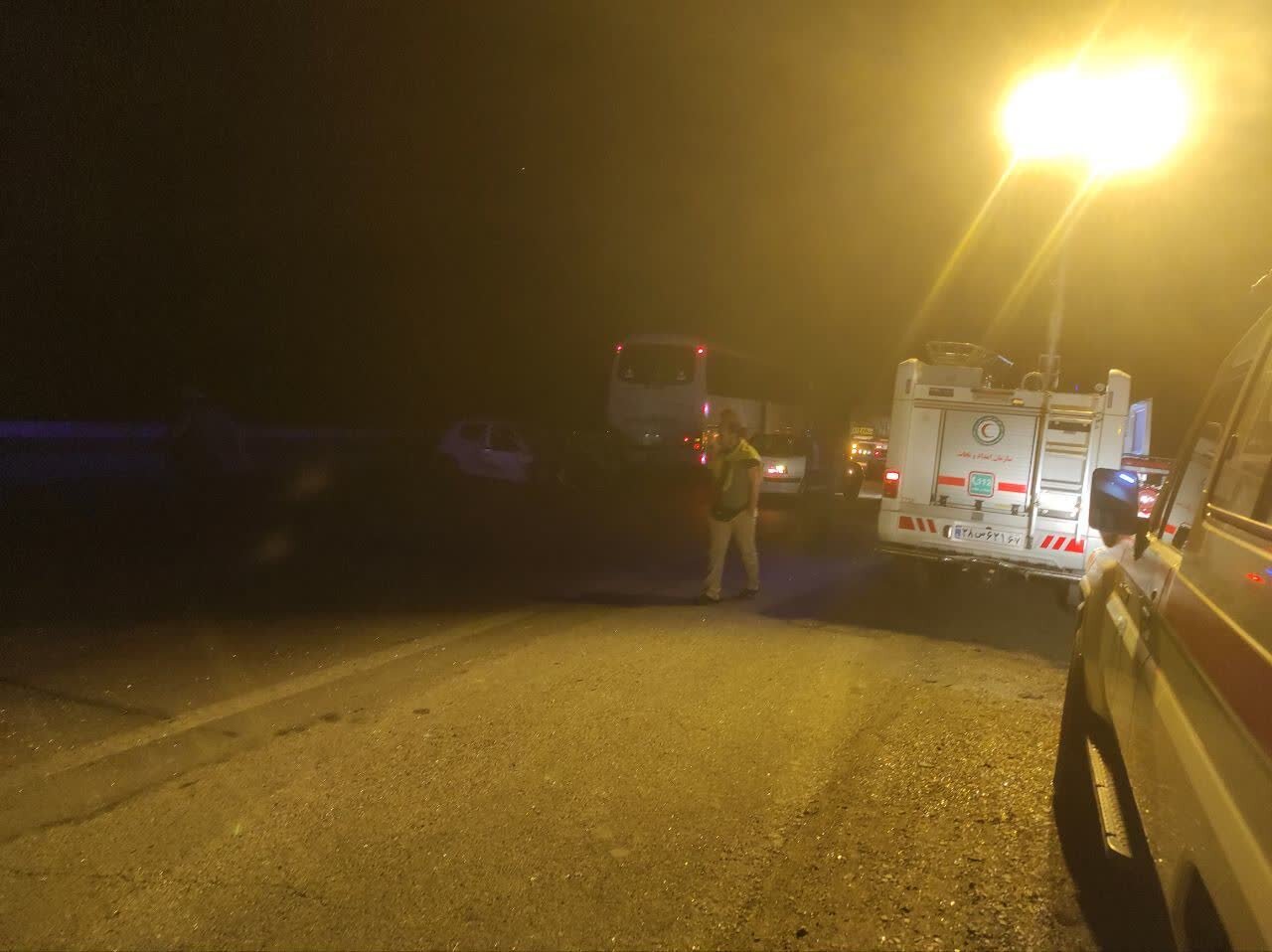 تصادف زنجیرهای در آزادراه کاشان-نطنز ١١ مصدوم برجای گذاشت+ تصاویر