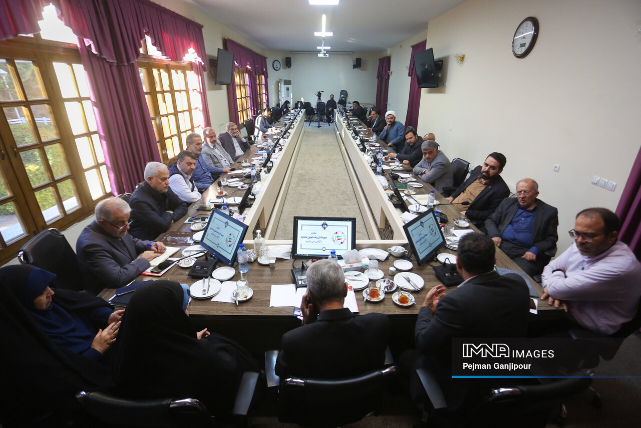 صبح تا غروب به وقت زاینده رود؛ شمارش معکوس وعدههای وزیر آغاز شد