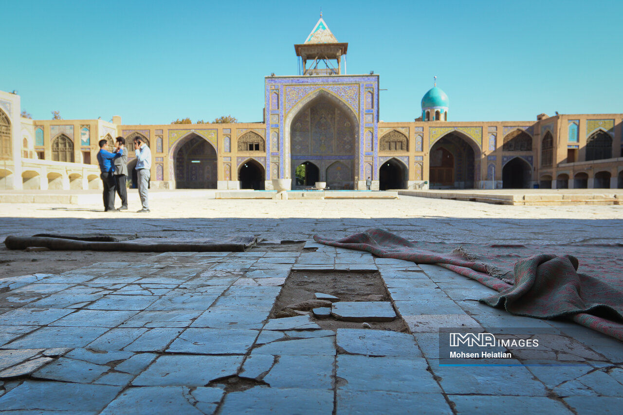 مسجد جامع همدان در حال تخریب است