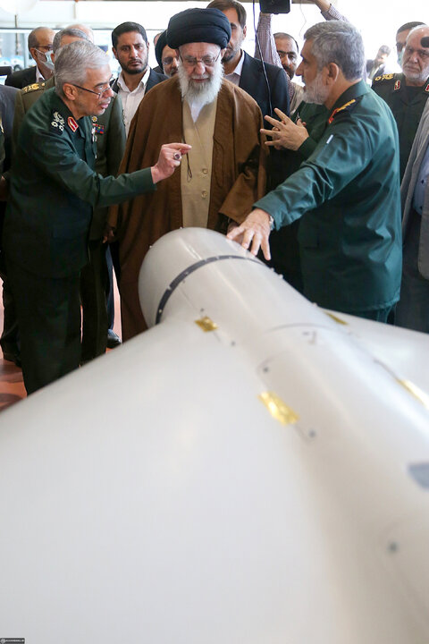 بازدید رهبر انقلاب از نمایشگاه دستاوردهای نیروی هوافضای سپاه پاسداران