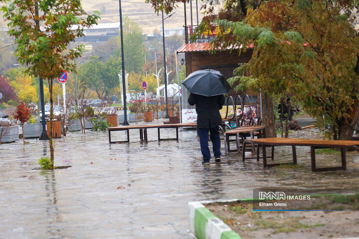 سرما و بارش باران در راه آسمان اصفهان