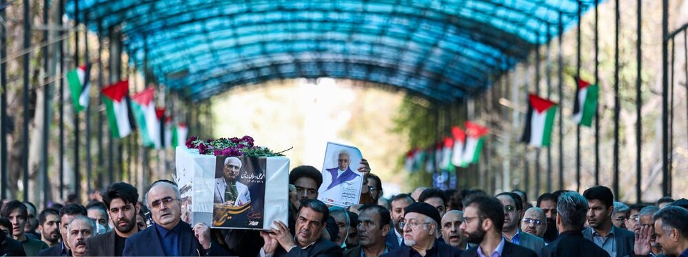 مراسم تشییع پیکر محمدعلی اسلامی ندوشن در دانشگاه تهران برگزار شد + تصاویر