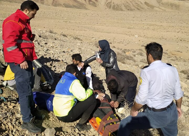 محبوس و مصدوم شدن جوان ۳۵ ساله در ارتفاعات کوه چشمه جوجی