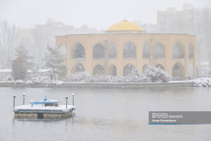 بارش اولین برف سال در تبریز