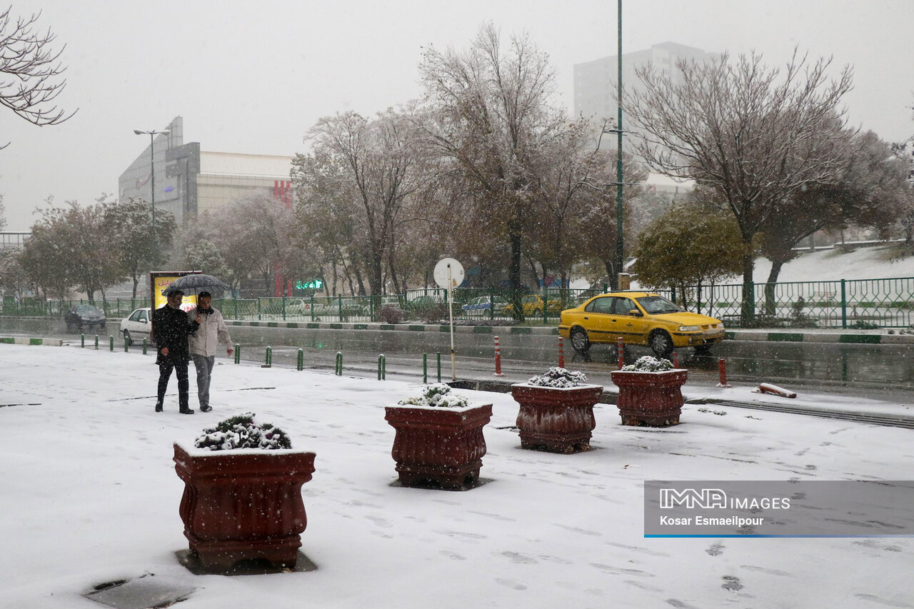 آمادهباش شهرداری تبریز همزمان با بارش نخستین برف پاییزی