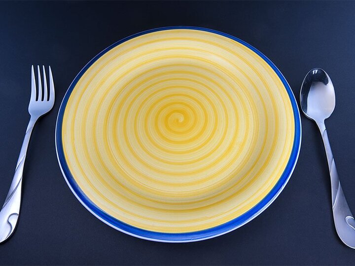 نحوه گذاشتن قاشق و چنگال بعد از غذا + معنی مختلف آنها چیست؟ نحوه گذاشتن قاشق و چنگال بعد از غذا + معنی مختلف آنها چیست؟