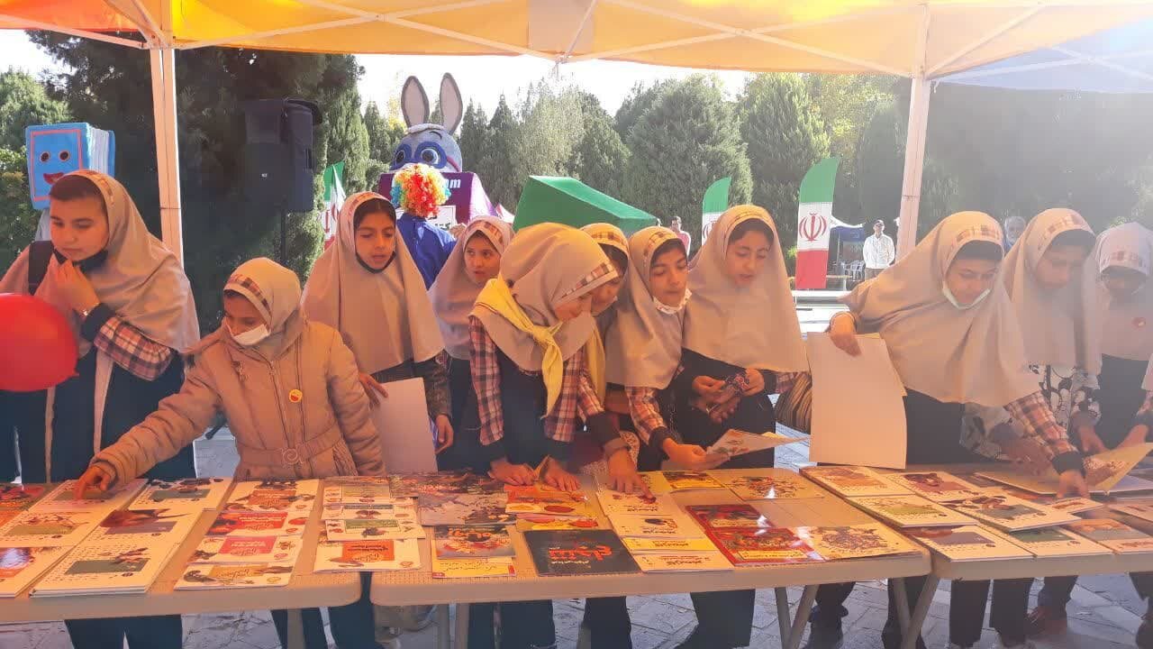 «سیمرغ دانایی»، از عضویت رایگان در کتابخانهها تا کتابدرمانی