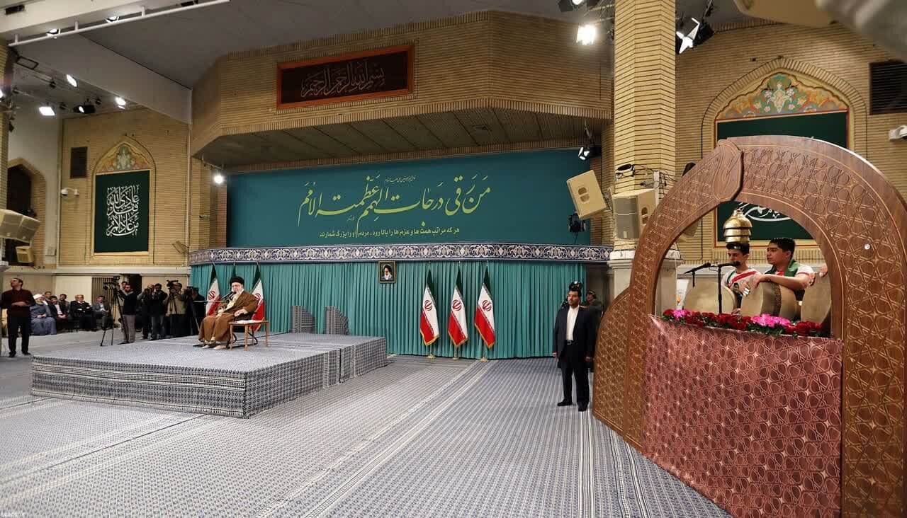 اجرای حرکات ورزش باستانی در دیدار رهبر انقلاب با قهرمانان ورزش+ عکس و فیلم