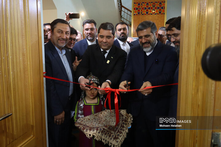 آیین افتتاح نمایشگاه آثار هنری ترکمنستان در اصفهان