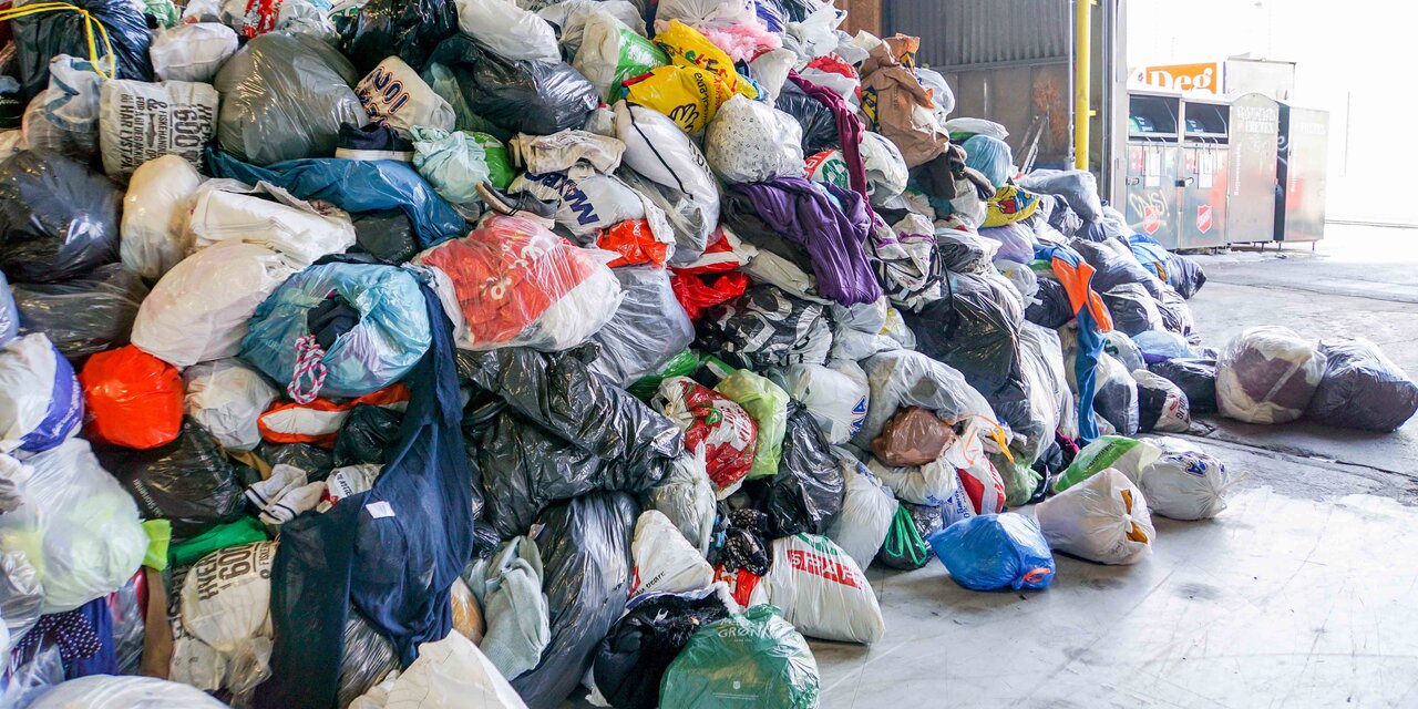 بازیافت لباس؛ راهکار شهرهای مدگرا برای زبالههای صنعت نساجی