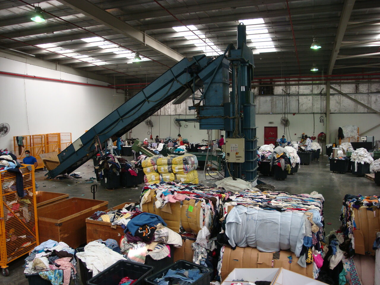 بازیافت لباس؛ راهکار شهرهای مدگرا برای زباله‌های صنعت نساجی