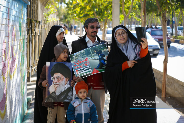 راهپیمائی نمازگزاران اصفهانی در حمایت از مردم غزه