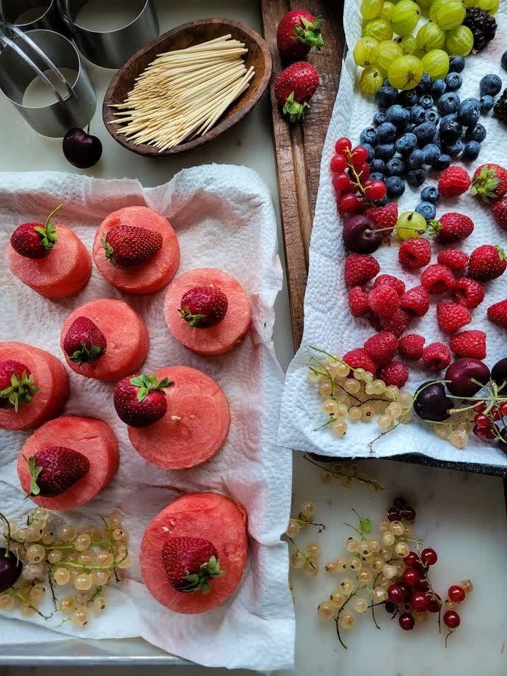 هندوانه را با قالب گرد به صورت کاپ کیک در می آوریم