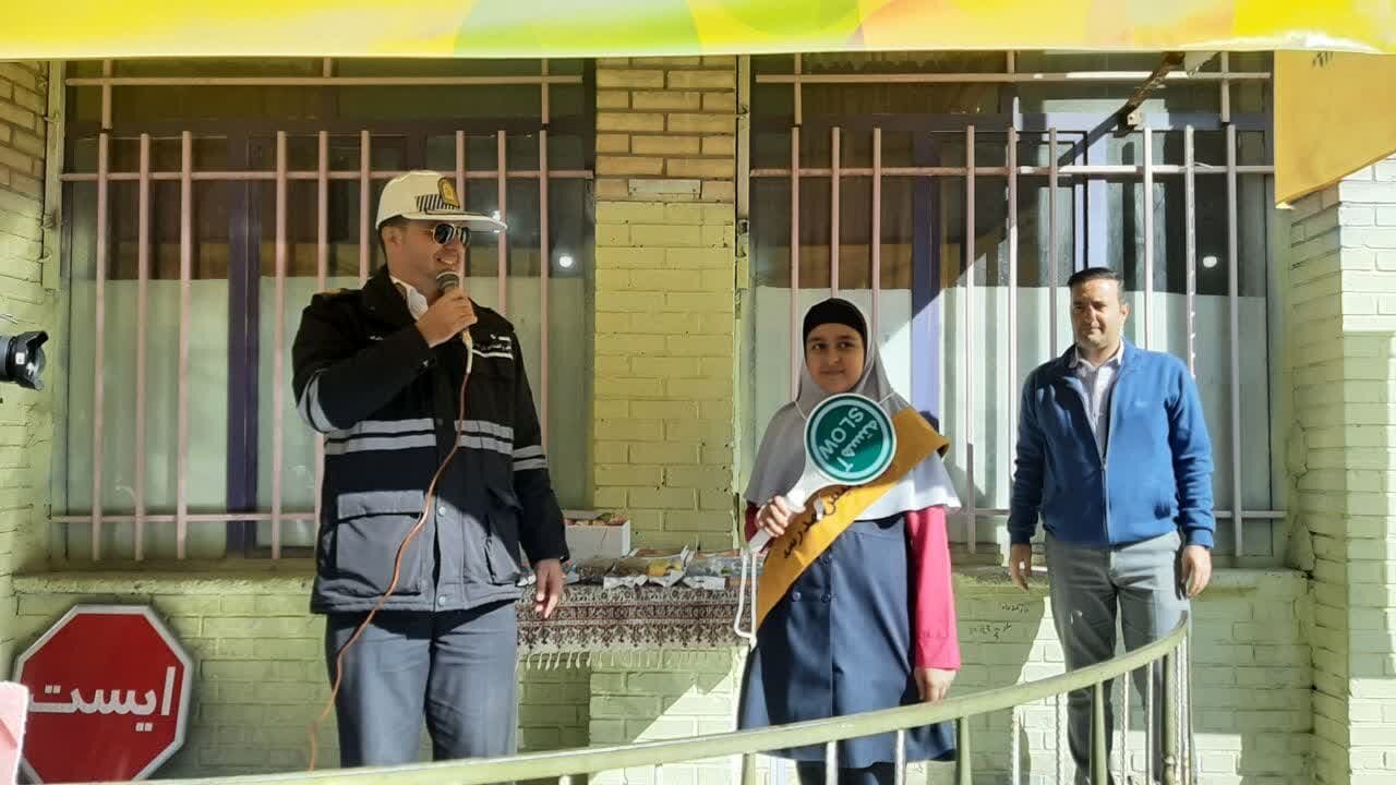 ۱۵۰۰ دانشآموز در پویش «زنگ ترافیک مدارس» منطقه ۳ اصفهان مشارکت کردند