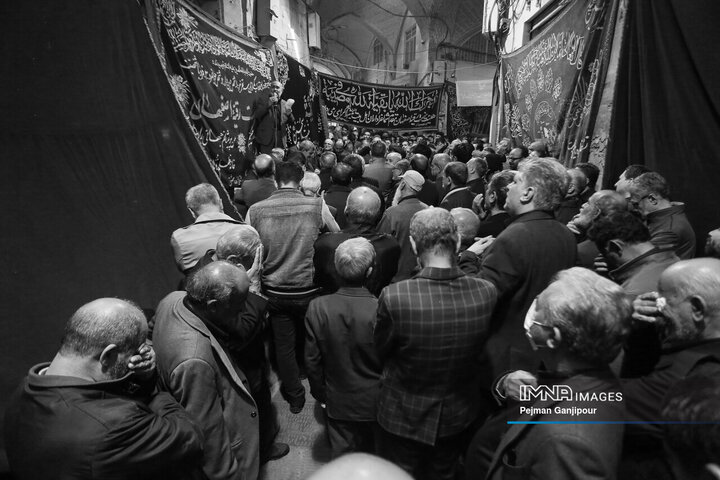 قافله عزاداری ایام شهادت حضرت زهرا(س) در بازار اصفهان