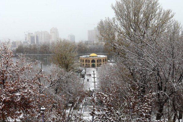 برف و کولاک در راه آذربایجان‌شرقی