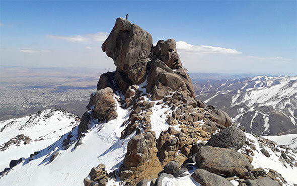 شیر خفته در کوههای الوند