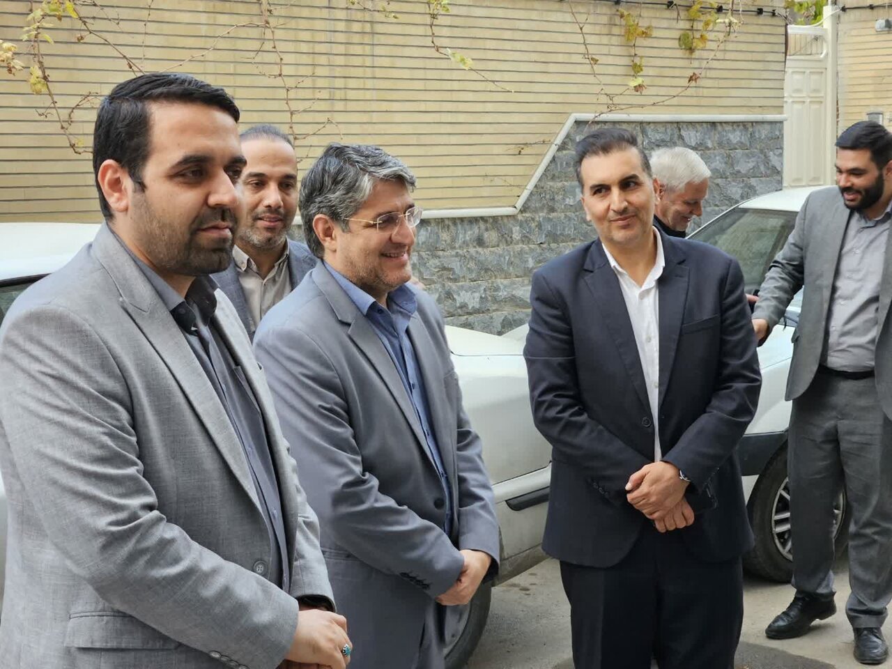 تحملپذیری بالای رزمندگان درسی بزرگ برای مسئولان است