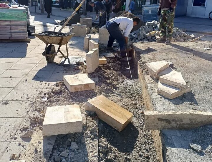 بهسازی سنگ‌فرش پیاده‌روهای مرکز شهر اراک