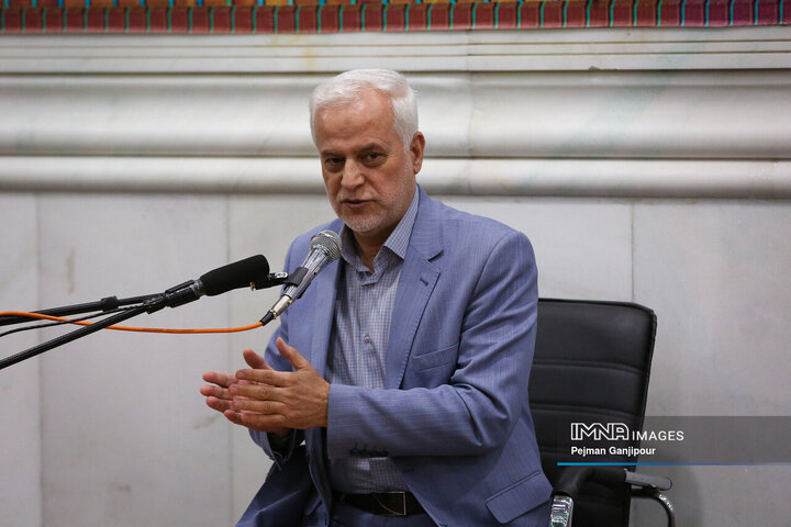 رفع مشکل اراضی ۱۸ هکتاری محله دهنو در کارگروه ویژه/ اصفهان به سوی هوشمندی حرکت می‌کند