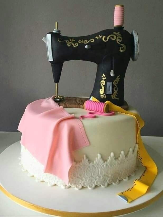 کیک با تزیین چرخ خیاطی