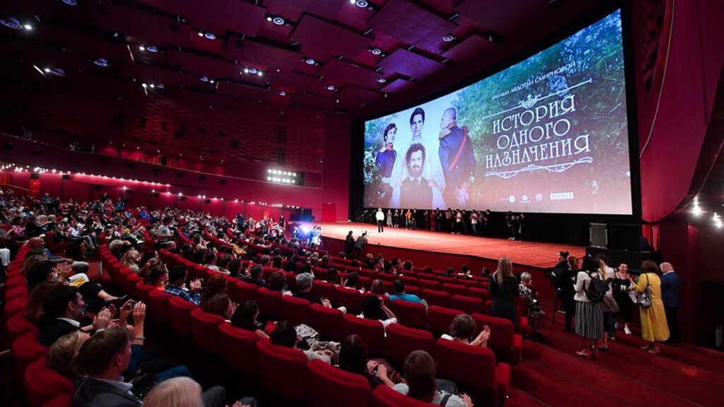 انتقال بیواسطه فرهنگ با سینما / اکران بینالمللی فیلمها نباید به جشنوارهها محدود شود