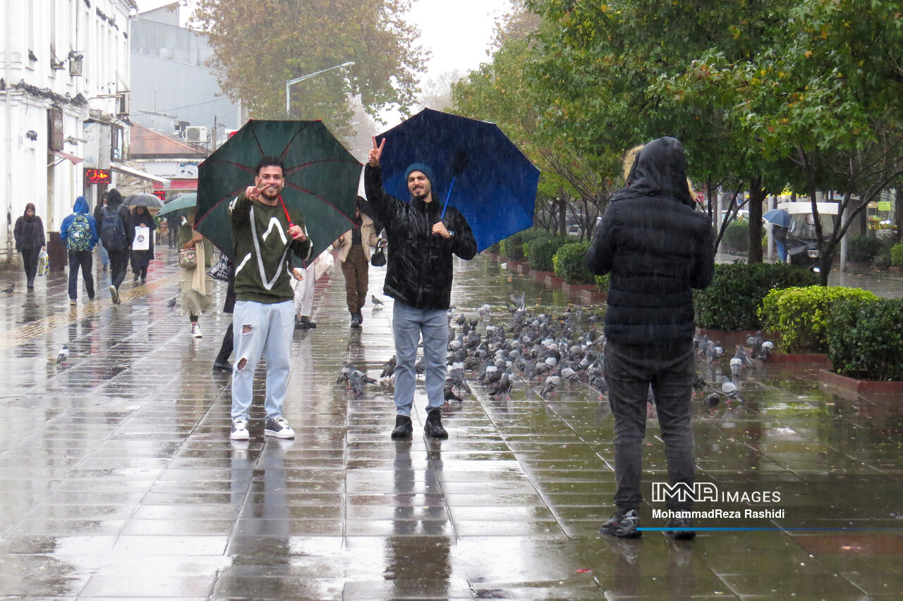 پیشبینیهایی که درست از آب در نیامد / پاییزی که گلویش تر نشد