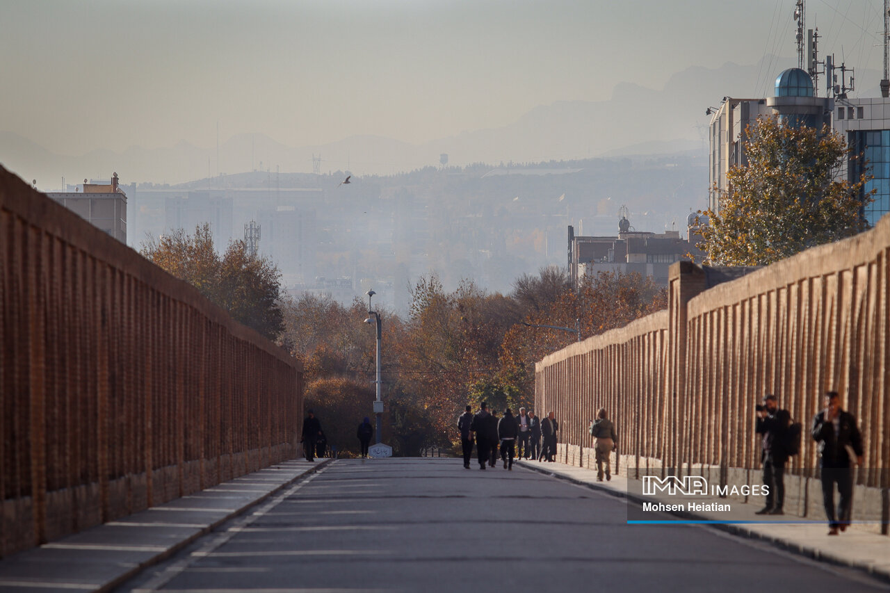 توریست در دود / نفس تنگ گردشگران در آلودگی هوا