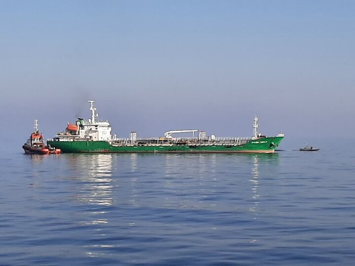توقیف نفتکش حامل سوخت قاچاق توسط نیروی دریایی سپاه در خلیج‌فارس