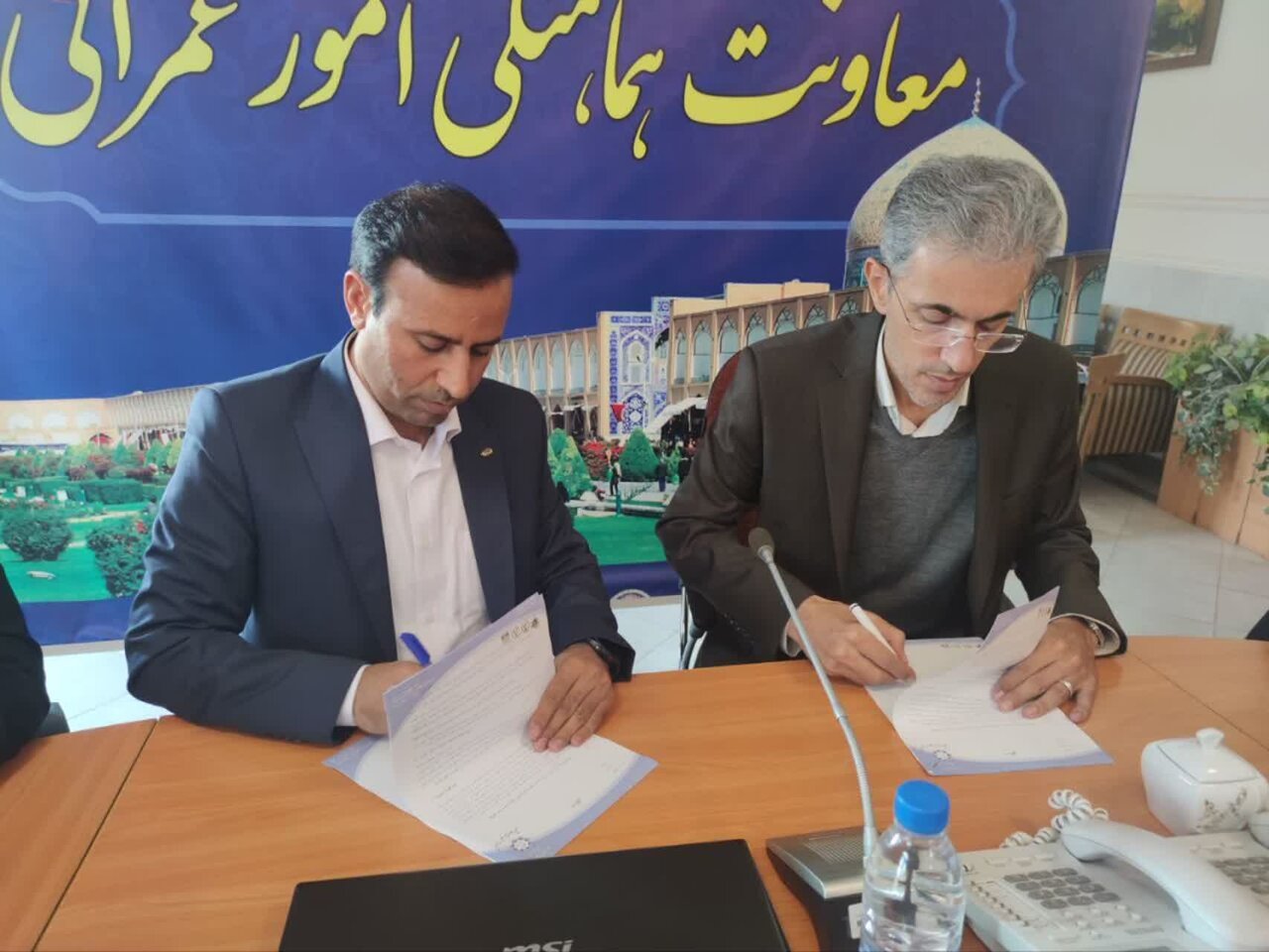 امضای توافق‌نامه اجرای طرح فیبر نوری در زیباشهر