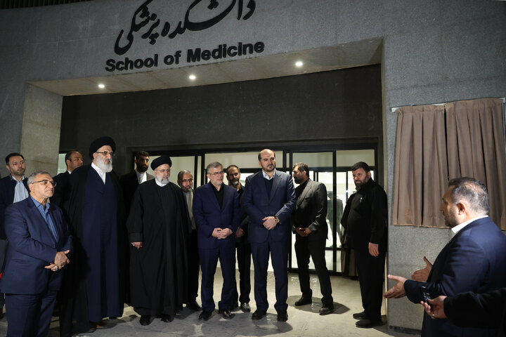 رئیس‌جمهور از نمایشگاه فعالیت‌ها و دستاوردهای قرارگاه اجتماعی استان البرز بازدید کرد