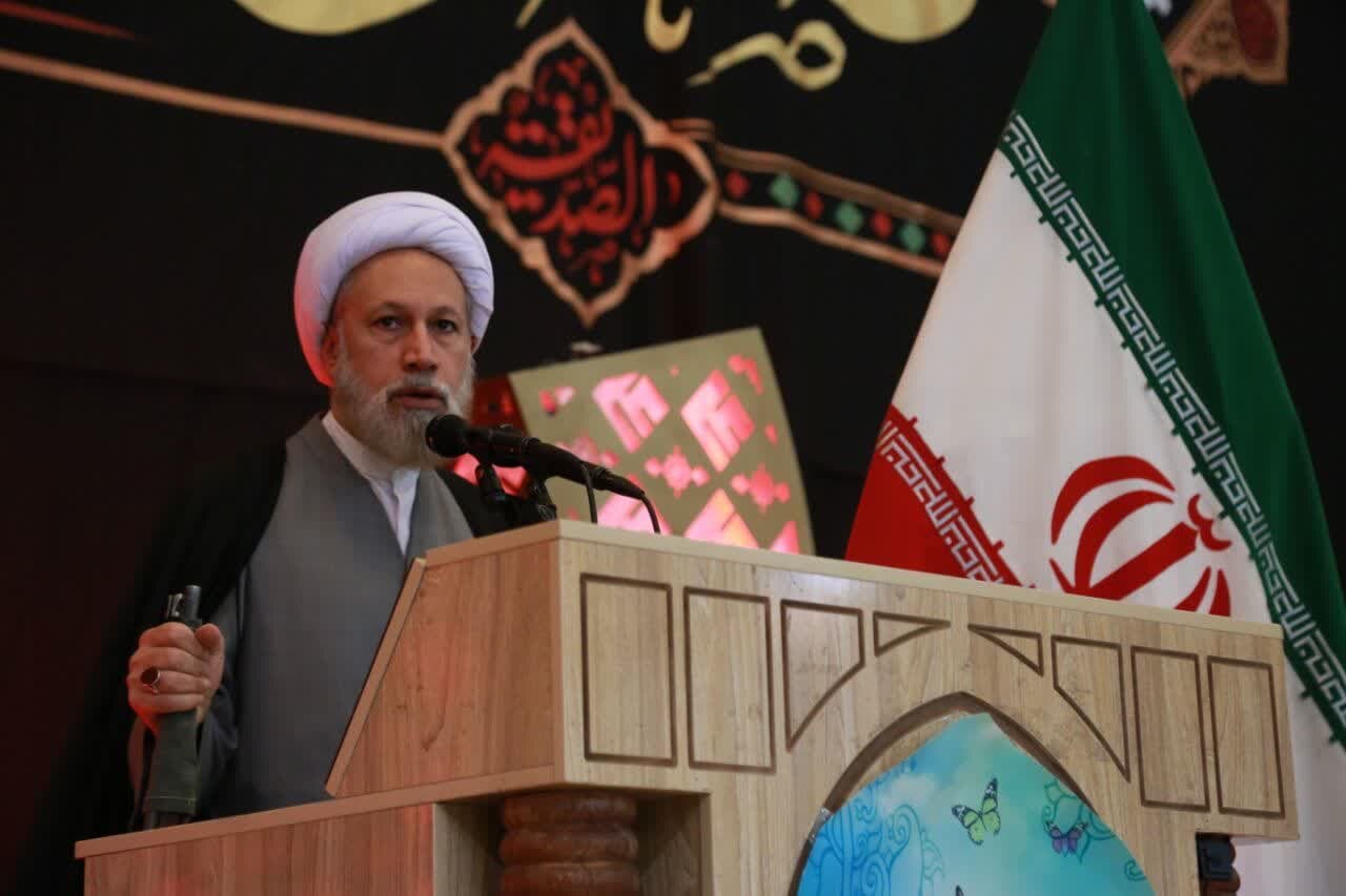 گلایه امام جمعه شیراز از بسته بودن درب برخی نمازخانه ها و مساجد بین راهی