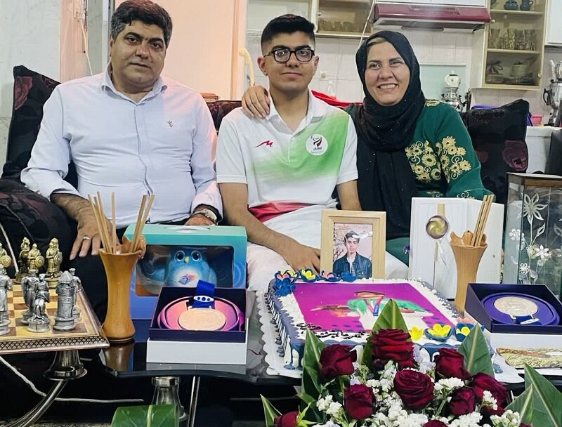 فراتر از حقمان نمیخواهیم